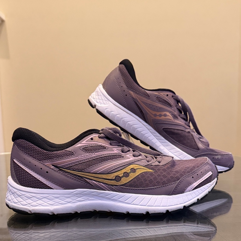 Saucony Cohesion 13 Women's Mauve & Gold Sneakers Size 9.5. Scruff on toe defect
